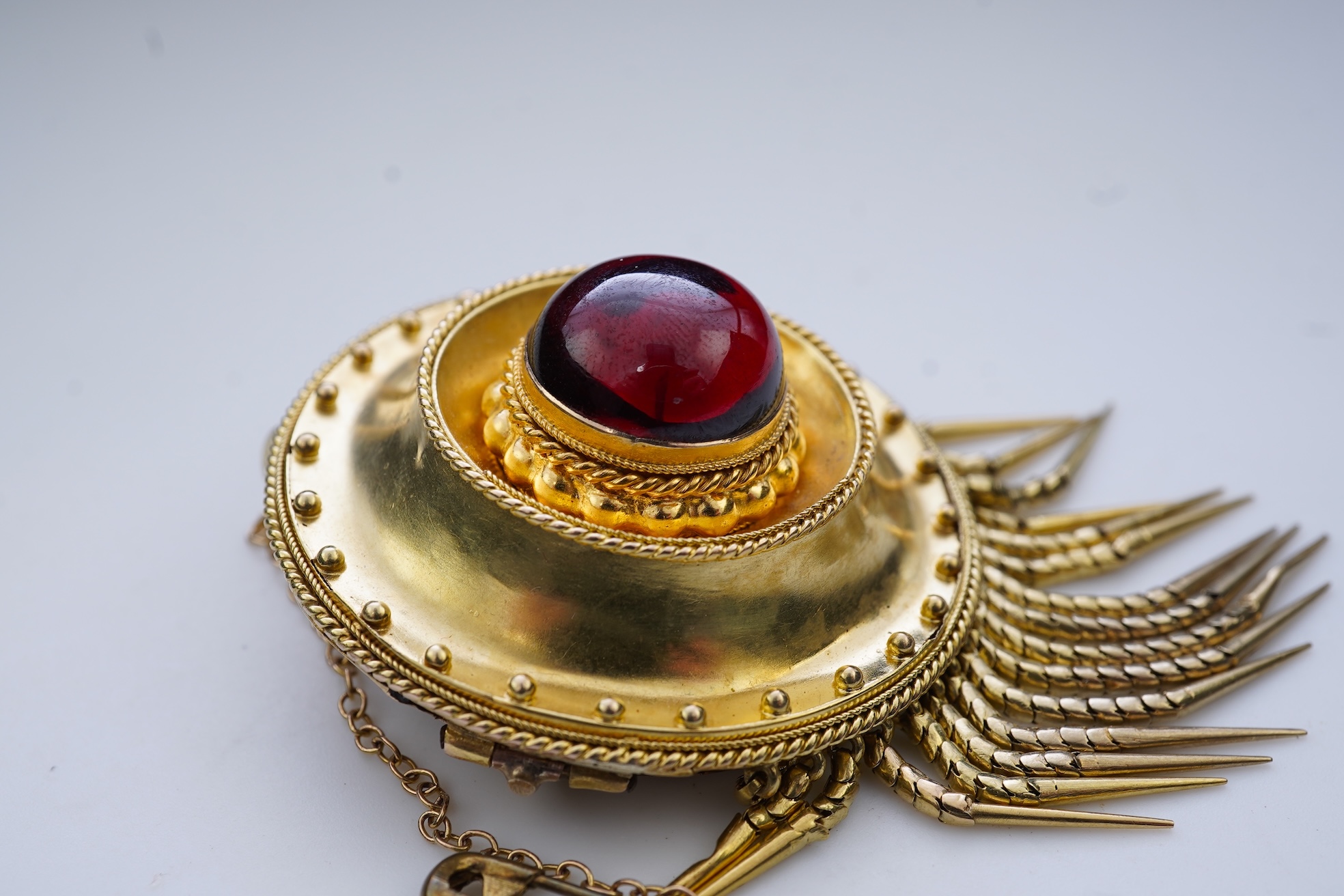 A Victorian garnet pendant/brooch, third quarter 19th century